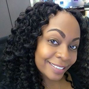 Meet your Posher, Nicole